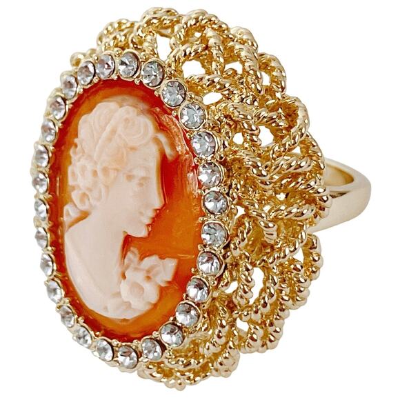 Signed Amedeo Gold Tone Victorian Revival Resin Cameo Statement Ring Size 7.25 - Picture 1 of 11